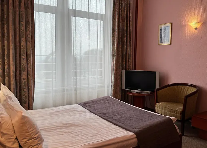 Готель Дніпро Dnipro Hotel